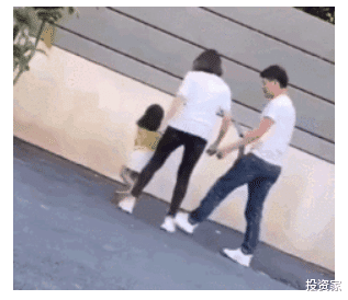 童星|起底童星产业链：40万一张唱片、10万一个群演、女童被拍小视频