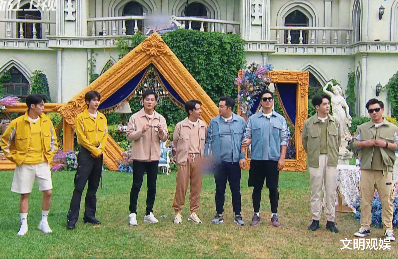 蔡徐坤|下期《奔跑吧》绝了，飞行嘉宾都是高颜值，baby出场让蔡徐坤看呆