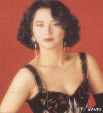 胡慧中■1989年,胡慧中在三楼被炸下烧成火人后,从此踏上被“放纵”不归路