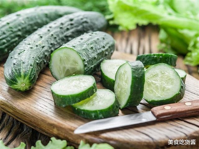 「西红柿」黄瓜千万别和“它”一起吃,这俩就是死对头,现在知道还不算晚