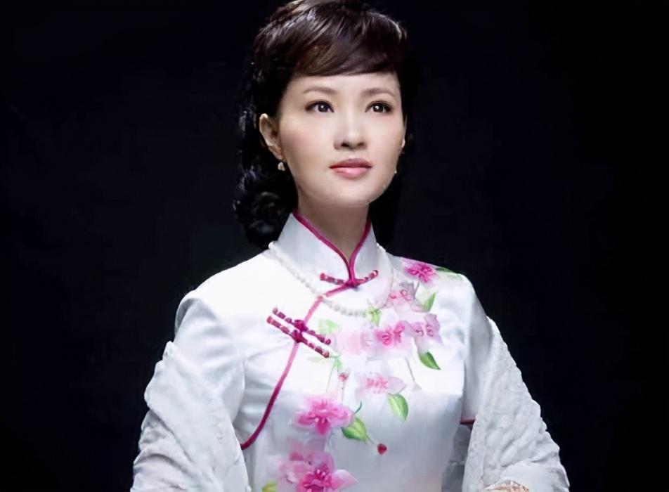 雷佳|她是知名国家一级演员，12次登春晚，身家上亿，丈夫身份不简单