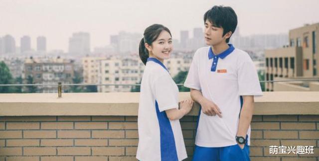 「早恋」初中生的“情书”走红，老师看完含泪给批语，网友：教科书级别