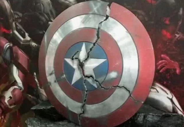 灭霸:漫威:当灭霸拿出四米长大刀时,谁注意到美队的表情?笑死人了!