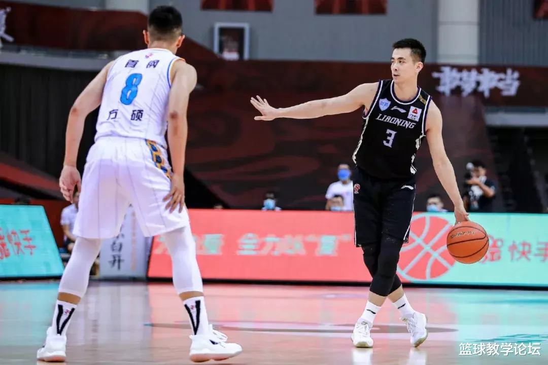 「林书豪」林书豪首秀险些被废！开场1分钟就被干趴！后脑勺猛砸地板