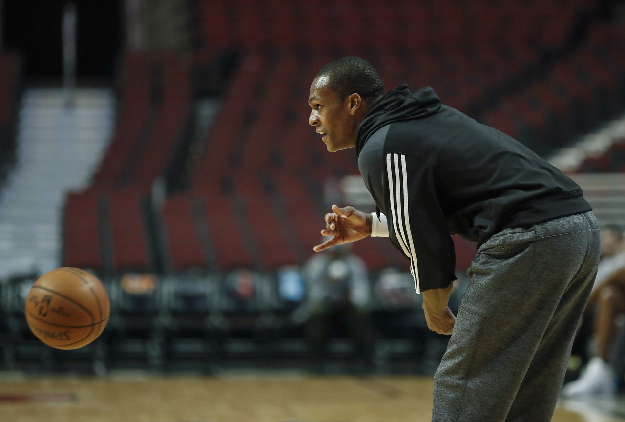 湖人队|放弃湖人1年256万，拒绝联手锡安哈登，23+6巨星正式宣布重要决定