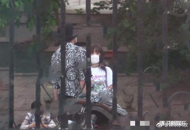 李小璐|李小璐与贾乃亮重归于好，三个举动足以证明，网友：一切皆有可能