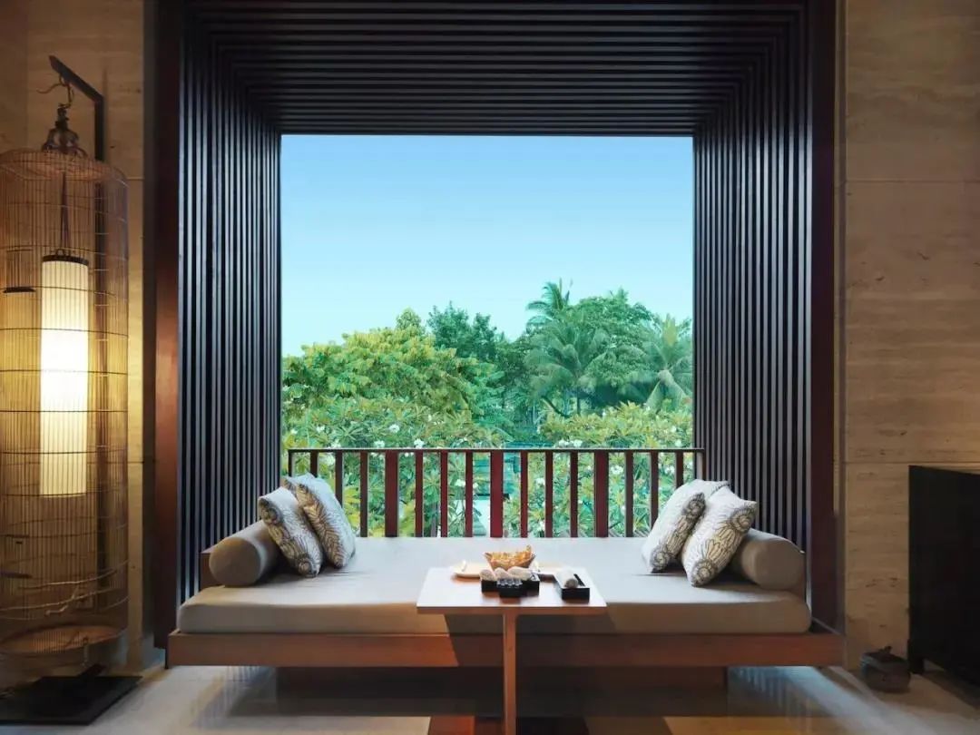 ▲你家飘窗鸡肋,在放杂物?别人家这样装,瞬间多出一间房!