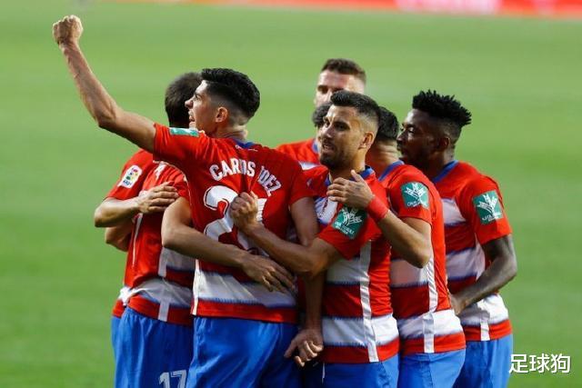 『格拉纳达』疯狂2-1大逆转！24岁西班牙射手10分钟成救世主，梅开二度保住3分