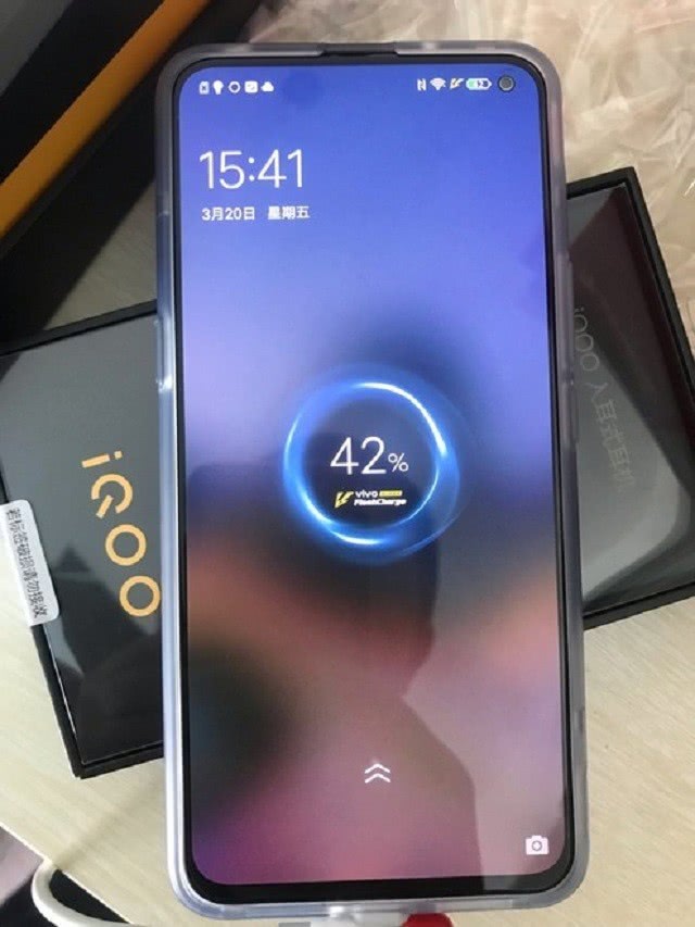 iqoo3@IQOO3价格大跳水,与自家兄弟IQOOneo3较劲,同是骁龙865!