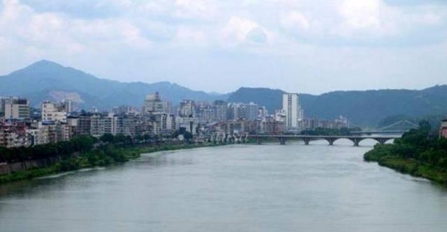 桂林|中国一座被小吃带旺的县城，知名度比一些省会还大，你去过吗