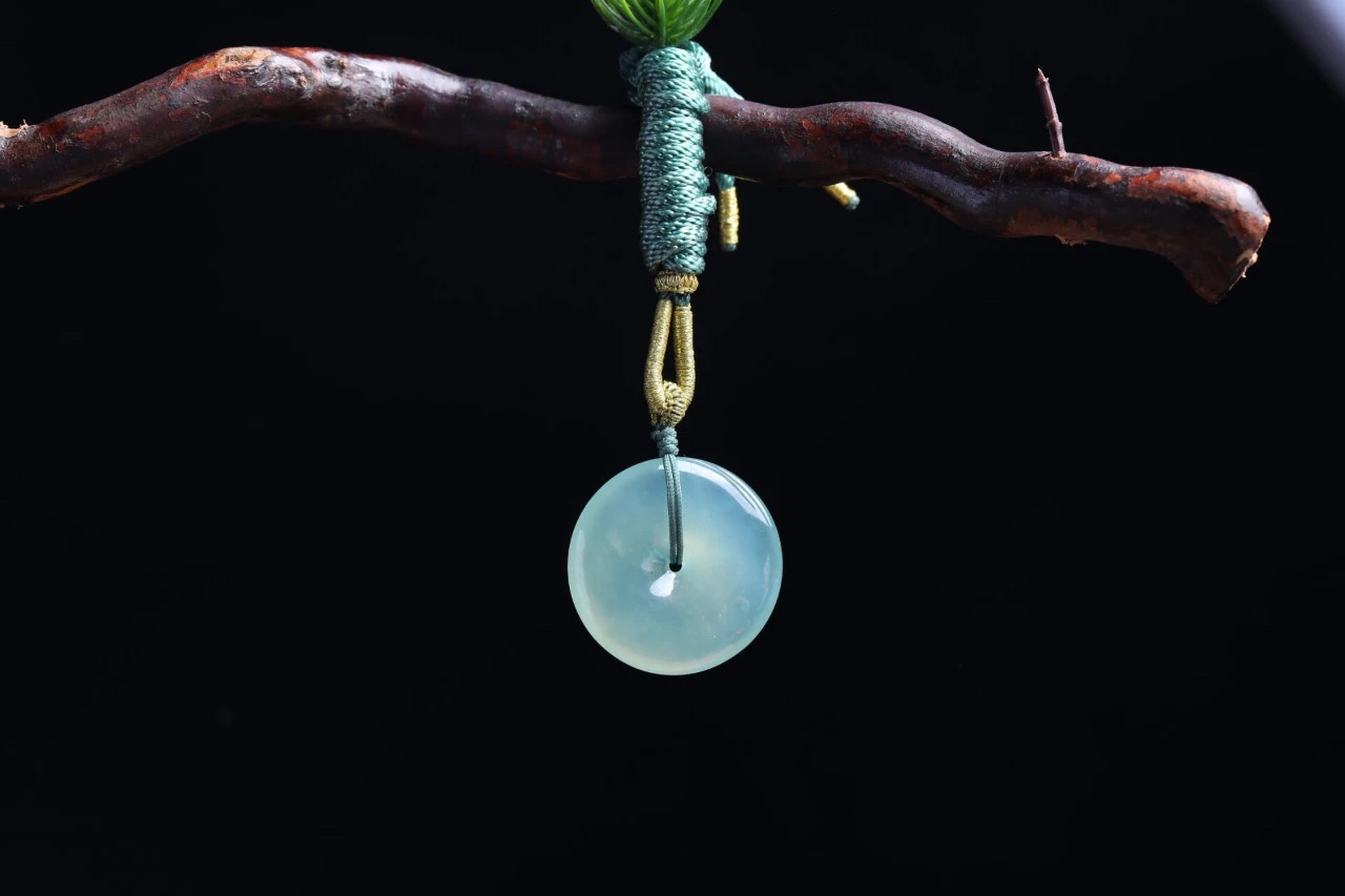 翡翠|翡翠能长时间泡水吗?