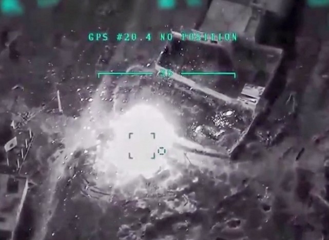 俄军▲40多架军机围攻俄基地，被俄军一架不留全击落！美军大骂盟友无能