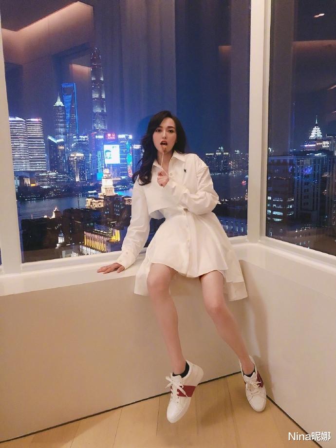 唐嫣■41岁唐嫣刚生龙凤胎就发福？蓝色裙86斤穿出116斤，腰粗体胖大变样