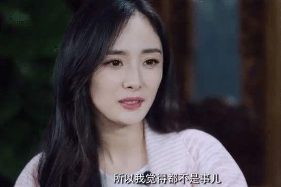 杨幂|杨幂被曝颜值崩坏后现身，一袭粉红旗袍太惊艳，蚂蚁腰绝了！
