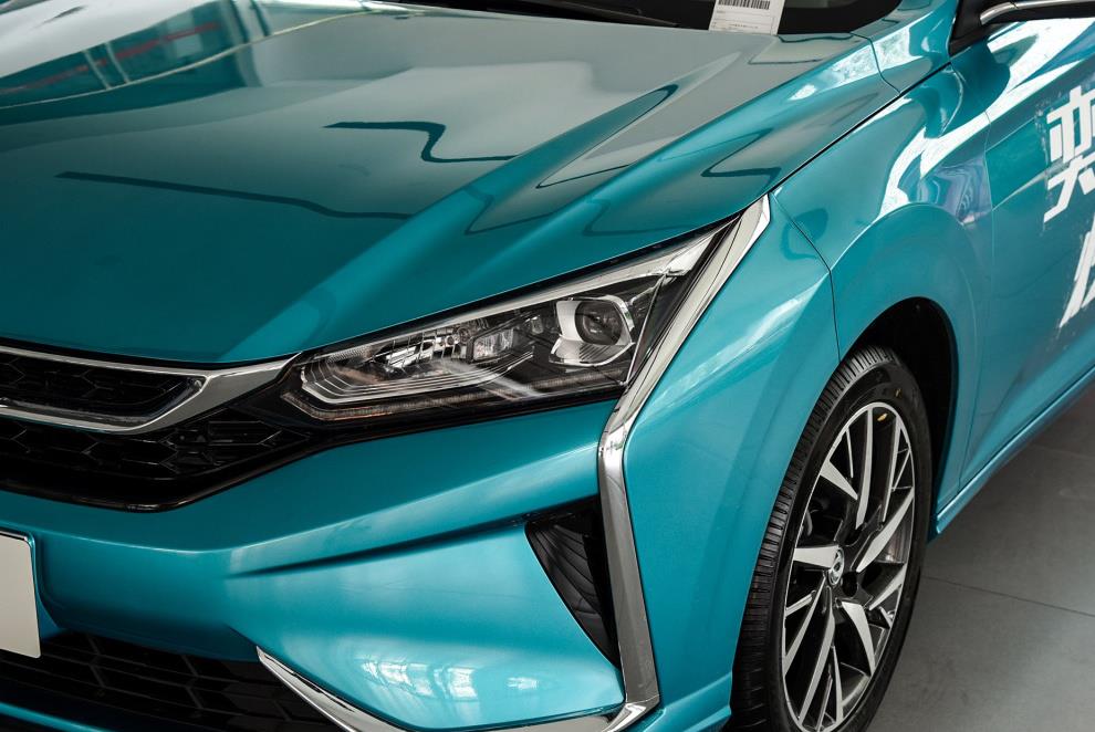 「思域」思域又一“强劲对手”溜背轿跑造型,1.5T引擎+6DCT,不足8万起!