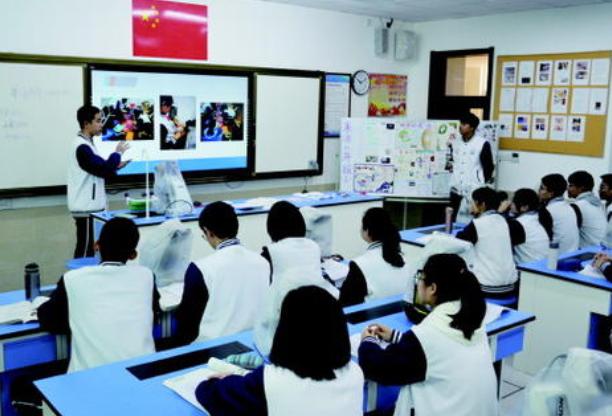 中学|中学课本的“她”终于被删了，小时候觉得很正常，现在才发现隐患