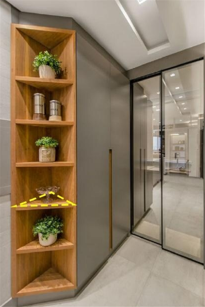 老年小妙招|现在打柜子流行在侧边留15公分，将其做成开放式收纳区，超方便