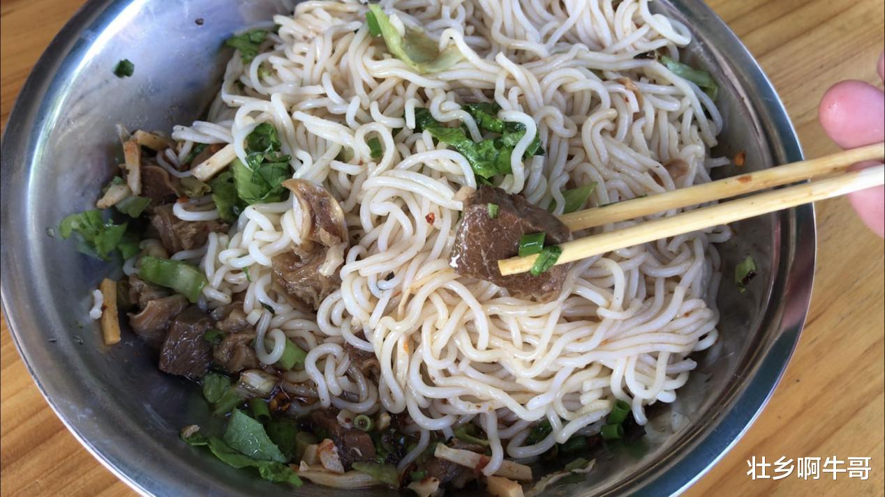 米粉|南宁小巷里不起眼的生榨米粉店,店主几年就挣了三套房,太厉害了