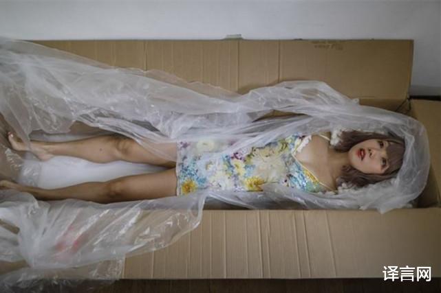 日本小店為矽膠娃娃辦葬禮，女顧客提出也想當“娃娃”：被拆箱被擺弄-圖5