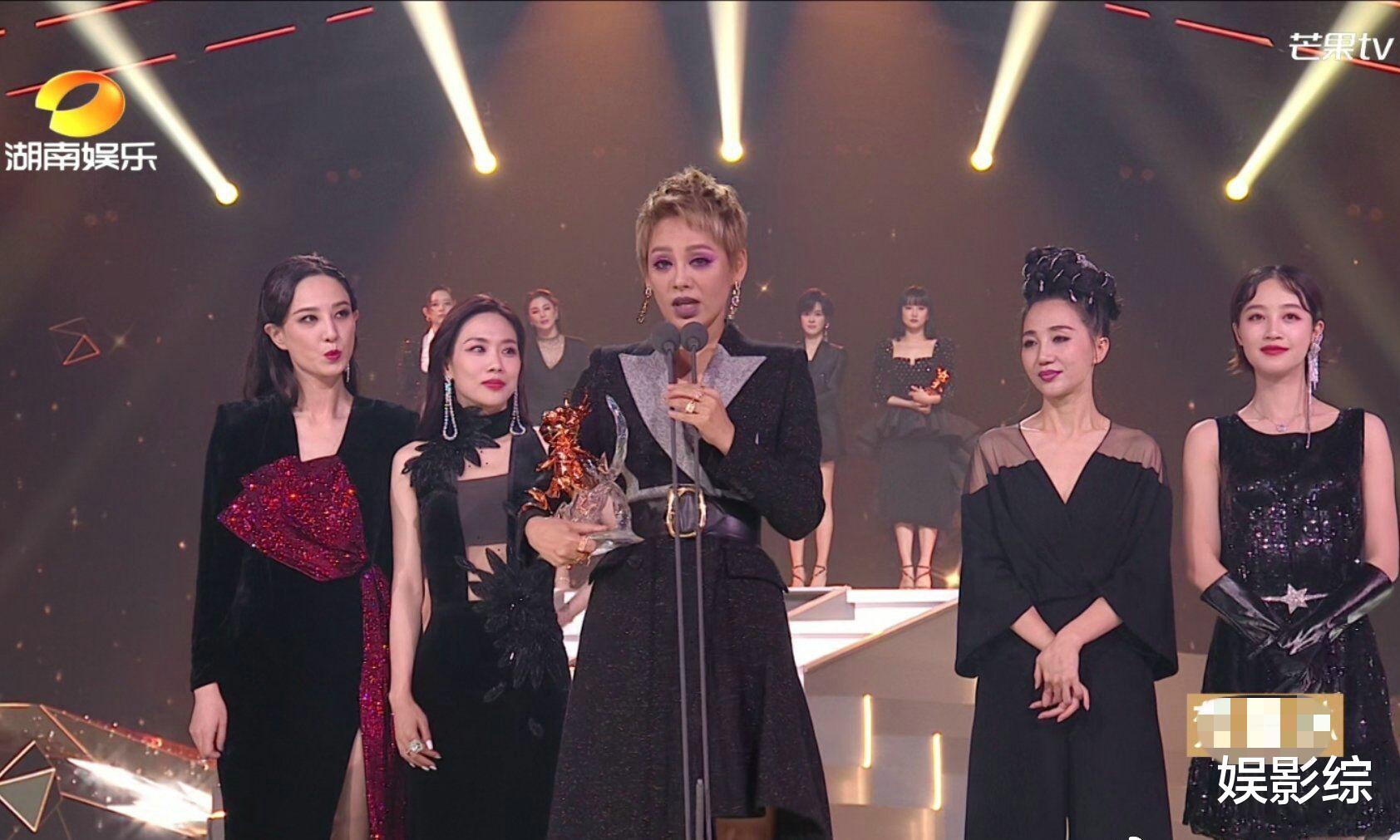 宁静|宁静拿到女团第一名时,四位队友表情很微妙,谁是真的开心很明显