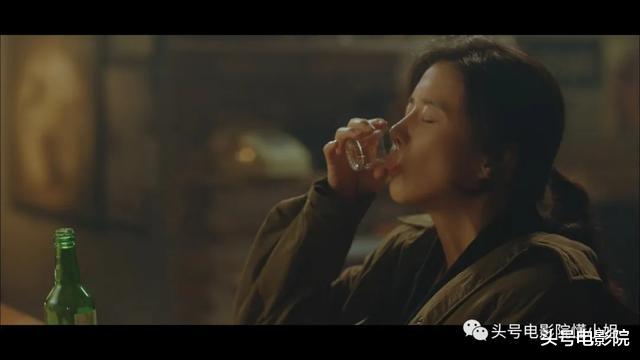 成龙▲9分嫌低？开播第一集，五星刷屏！扒了中年人辛苦伪装的体面