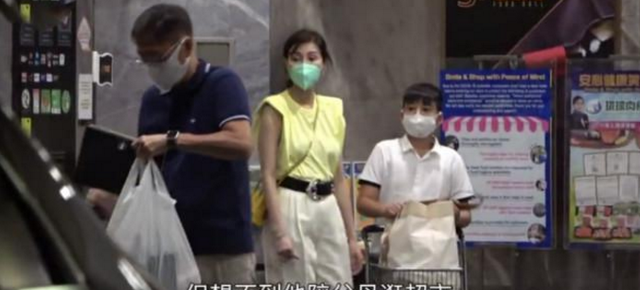 李嘉欣|李嘉欣全家近照曝光，儿子发育速度惊人，母子曾因过分亲密惹热议