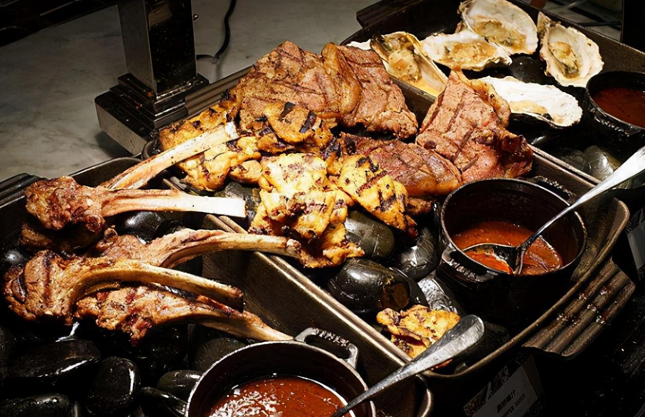 餐厅|吃自助餐，餐厅里这3种隐形贵菜，看着不起眼，老板却生怕你多拿