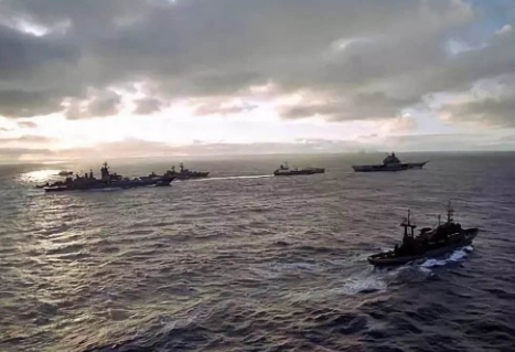 美军|美军总来中国附近溜达,为何不敢闯俄罗斯海域?专家一语道破真相