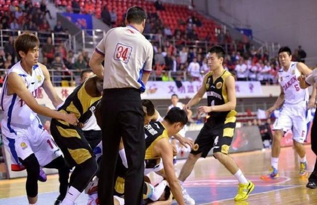 孟祥龙：中国篮坛第一恶棍退役！运动生涯曾连废5人，已成为反面教材！