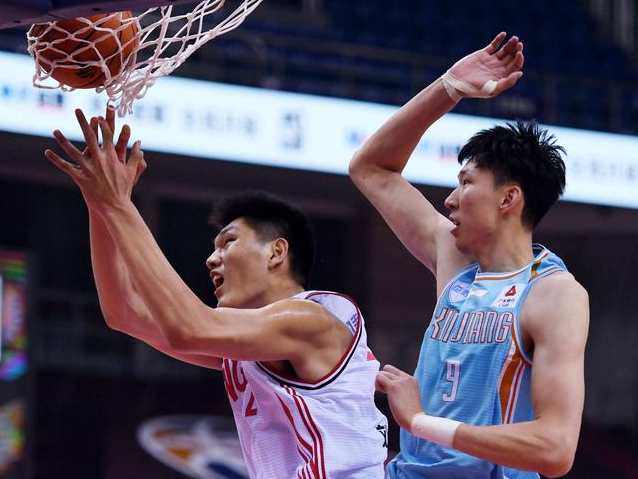 「朱芳雨」面对周琦砍20分10板！2米22小姚明终于爆发，朱芳雨后悔放走他吗