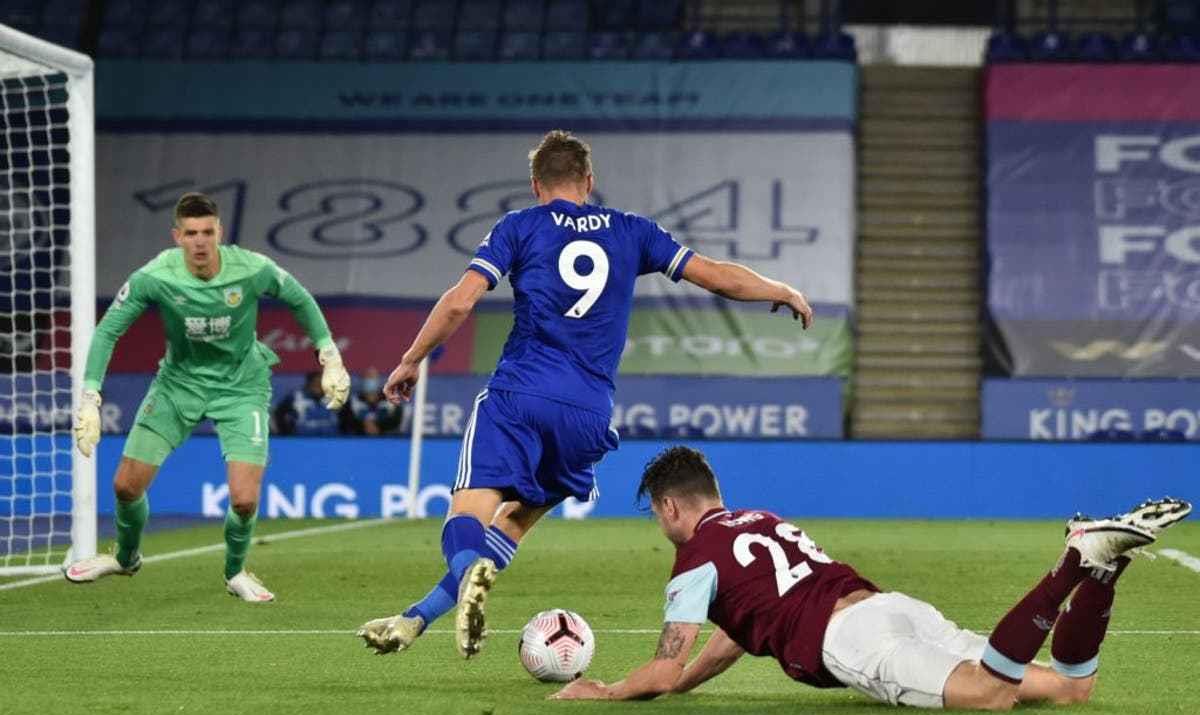 莱斯特城|低调奢华！莱斯特城闷声发财，两轮后抢占英超榜首，后防又立大腿