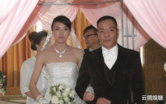 #程东#一众老戏骨聚会，“大B哥”淡定喝茶，“大军”满头白发略显老