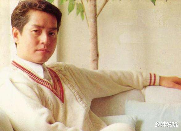 成龙|同是“私生子”,一个获亿万家产上牛津,一个无名无份捡垃圾为生