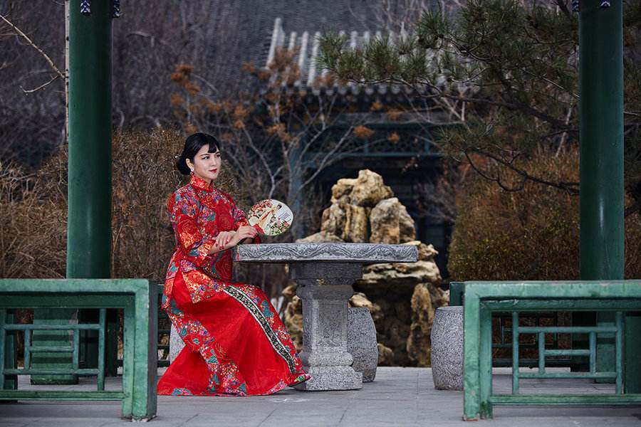 |拍三集就被撤资,导演四处求人四年才开拍,成了“万人空巷”的经典