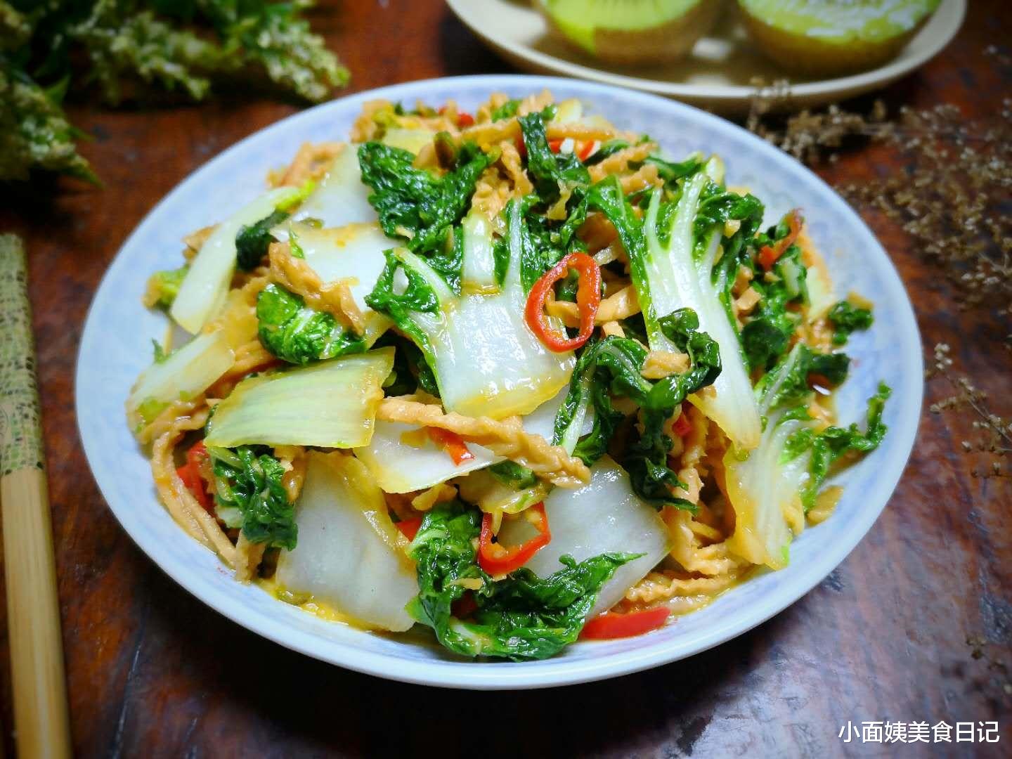 青菜|秋天这菜好便宜，5元买3斤，青菜白菜都不如吃它，随手一炒好吃