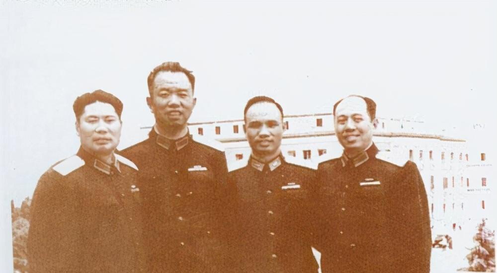 陈伯钧|他是红军时期的军团长,抗战时王震的上级,为何未授大将