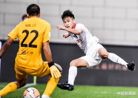 郜林|2-0！中超最大黑马3轮抢7分，郜林指挥抢镜，外援引发大规模冲突