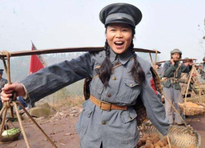 草帽姐不是被封杀了？现在又转型做演员，扮演英雄惹网友疯狂吐槽