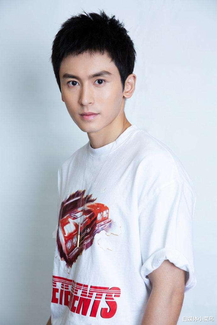 张哲瀚@90后阳光男孩张哲瀚，多年来一直不温不火，直到《芸汐传》走红