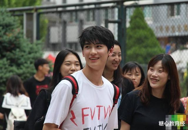 大学生|大学里很烧钱的4类专业,新生开学时钱要带够,否则月底只能吃土