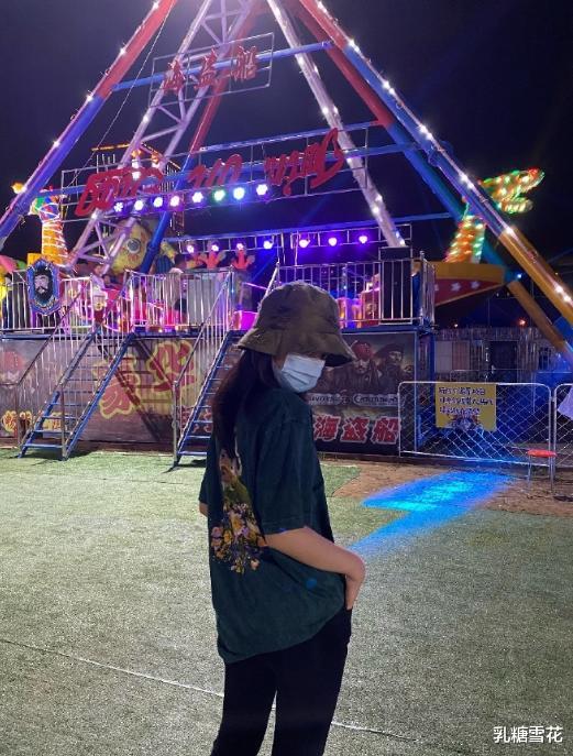 赵今麦|赵今麦高考“全国第一”，跑到游乐园庆祝，摘口罩的一刻惊艳全场