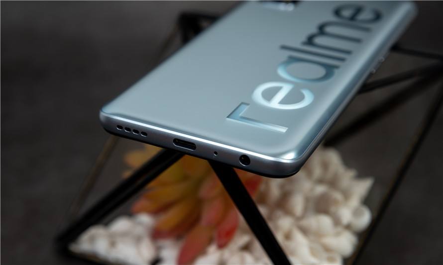 北斗导航|真我V5新机发布，“后浪”入侵5G低端市场？