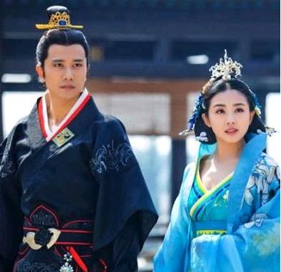 「张含韵」张含韵郭麒麟恋爱惊动家长：16年后，她终于洗掉傻白甜