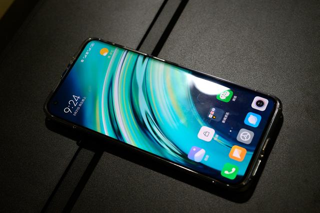 【小米科技】上半年价格坚挺的手机之一，小米10价格松动，降价200元