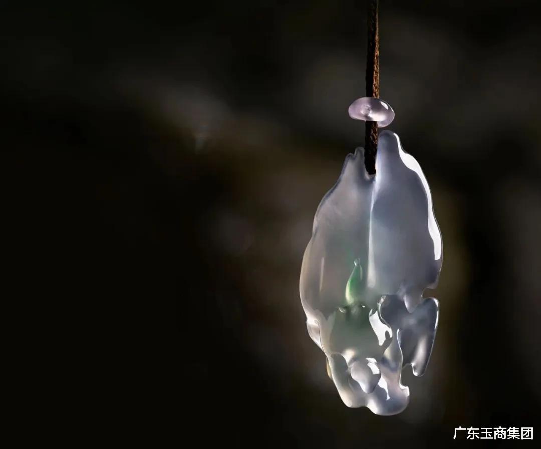 翡翠▲从原石到成品,随形边角料又美出了新境界!