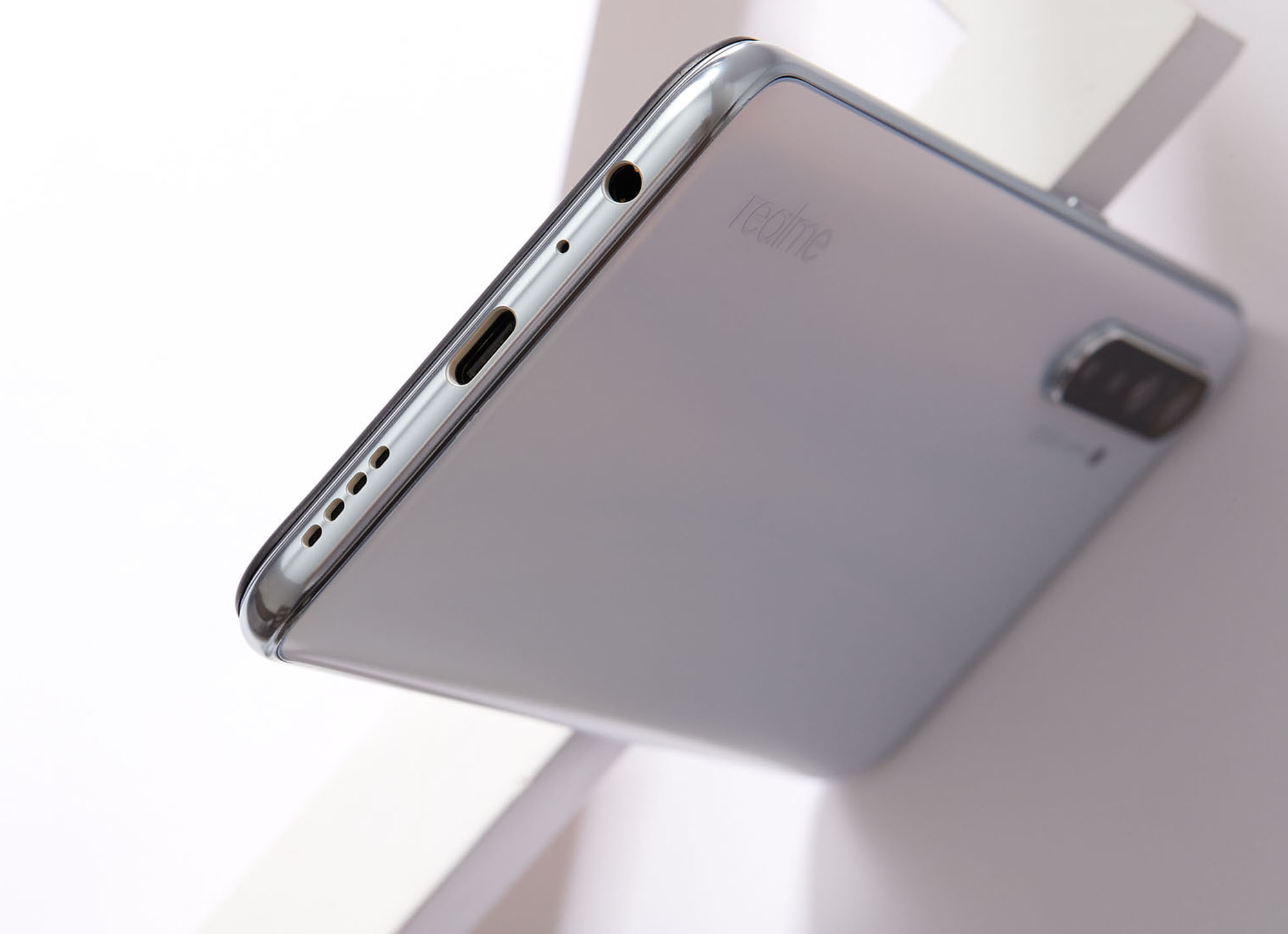 「realme X」从1899降至1299，8+128GB大内存千元机，还有NFC和30W快充