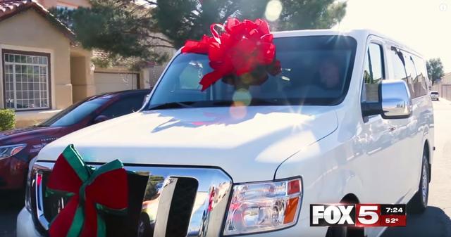 InsDaily|单亲妈妈癌症去世，3个孩子被邻居收养，几个月后，他们家从“贫民窟”变成豪宅