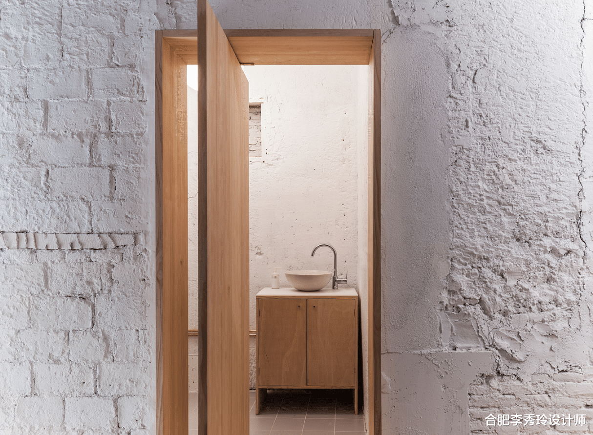 |4平卫生间有救了！装个360度旋转门代替平开门，开开合合好方便