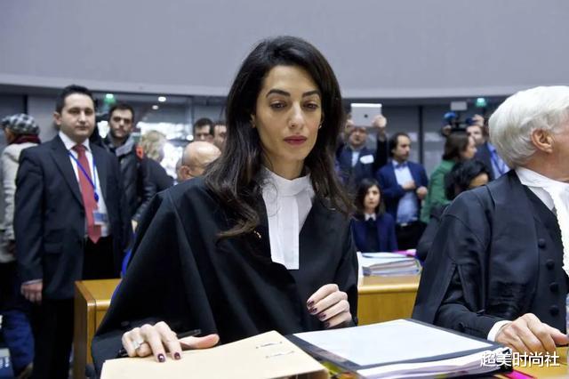 律师|她是最会穿的性感律师，日常服装费要30万，却嫁大17岁的花花公子