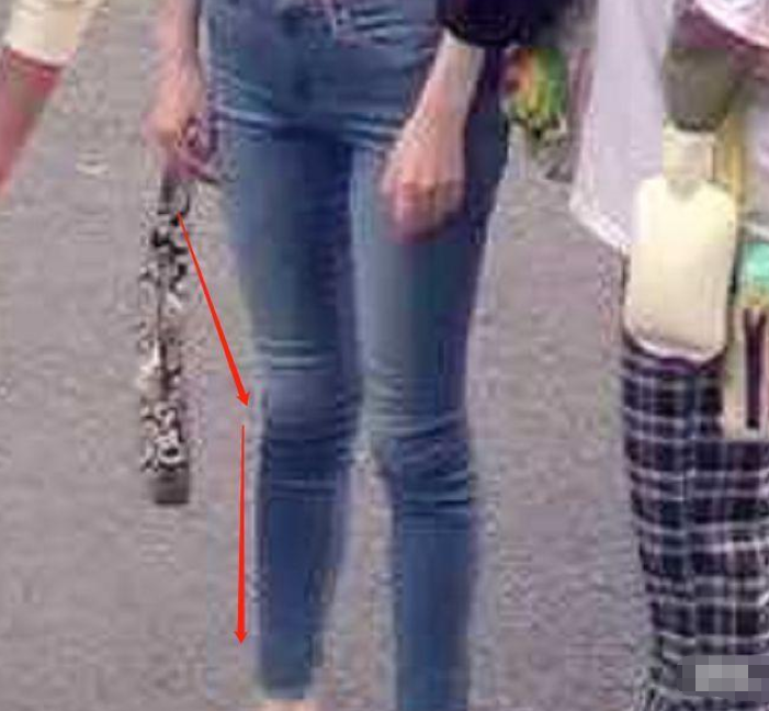 倪妮|倪妮的神仙身材也有滑铁卢的时候？！路人镜头下圆肩驼背好丑？